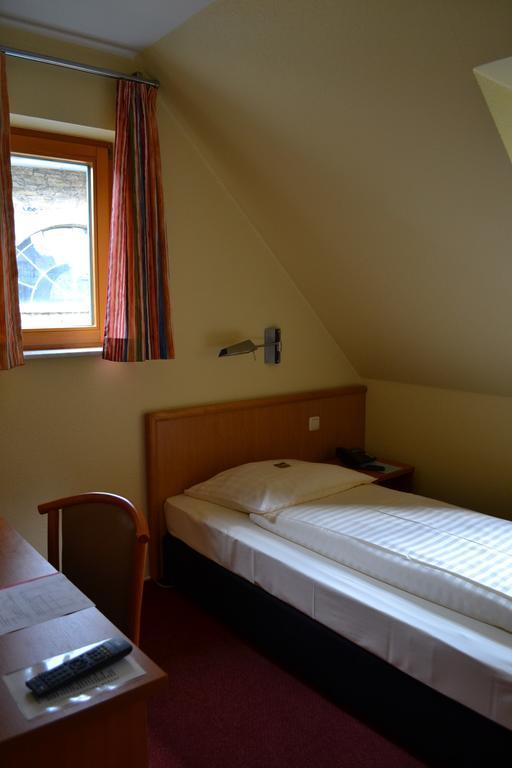 Hotel Am Schlosstor 뷔케부르크 객실 사진